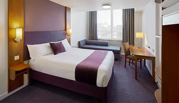 Premirt Inn Belfast room